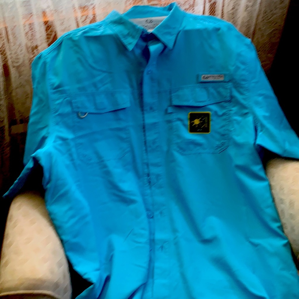 Men’s new fishing shirt XL has the vented back